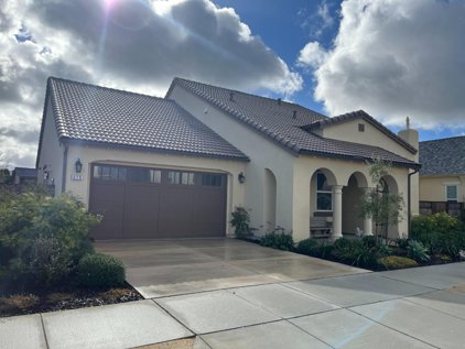 610 Bluffs DR, Marina