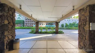 Tradewinds Hotel Inc porte coch&egrave;re