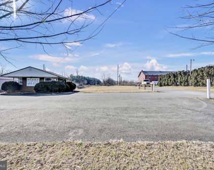 400 E Main St, Mount Joy