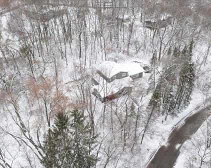 8 S Deep Lake Road, North Oaks