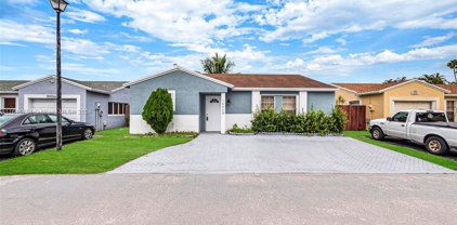 19909 Nw 67th Cir Ct, Hialeah