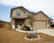 204 Middle Green Loop, Floresville image