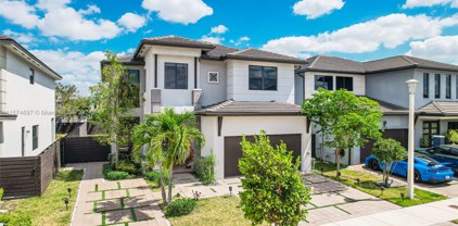 8911 Nw 160th Ter, Miami Lakes