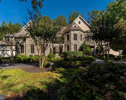 7101 Saunders Ct, Bethesda