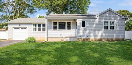 41 Sherman Avenue, West Islip