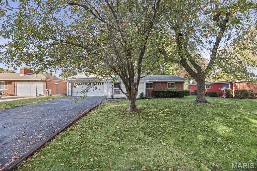25 Crossroad Dr, Fairview Heights, 62208