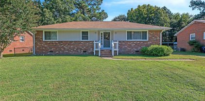 1211 W Roslyn Road, Colonial Heights