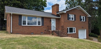 812 Lakewood Drive, Colonial Heights