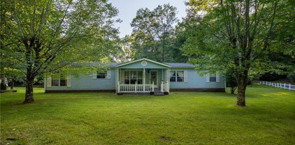 290 Stardust Lane, Glade Valley