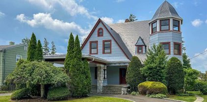 89 Neptune Avenue, New Rochelle