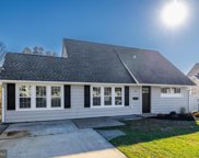 18 Viewpoint Ln, Levittown image