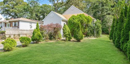 164 Auborn Avenue, Shirley