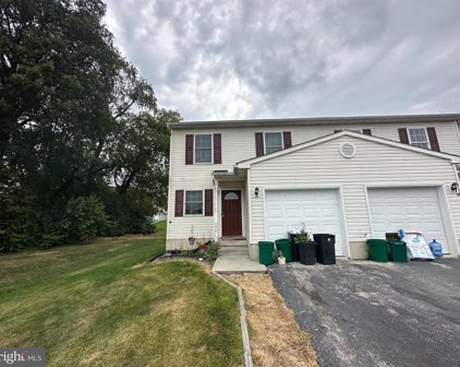 220 Red Cedar Ln, Marietta