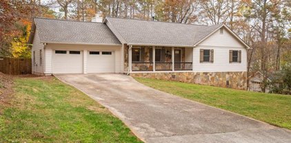 537 Eight Point Court, Suwanee