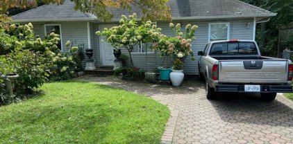 2 Pineaire Avenue, Farmingville