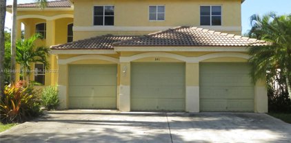 841 Lavender Cir, Weston