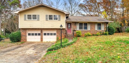 8140 Woodcliff Trail, Riverdale