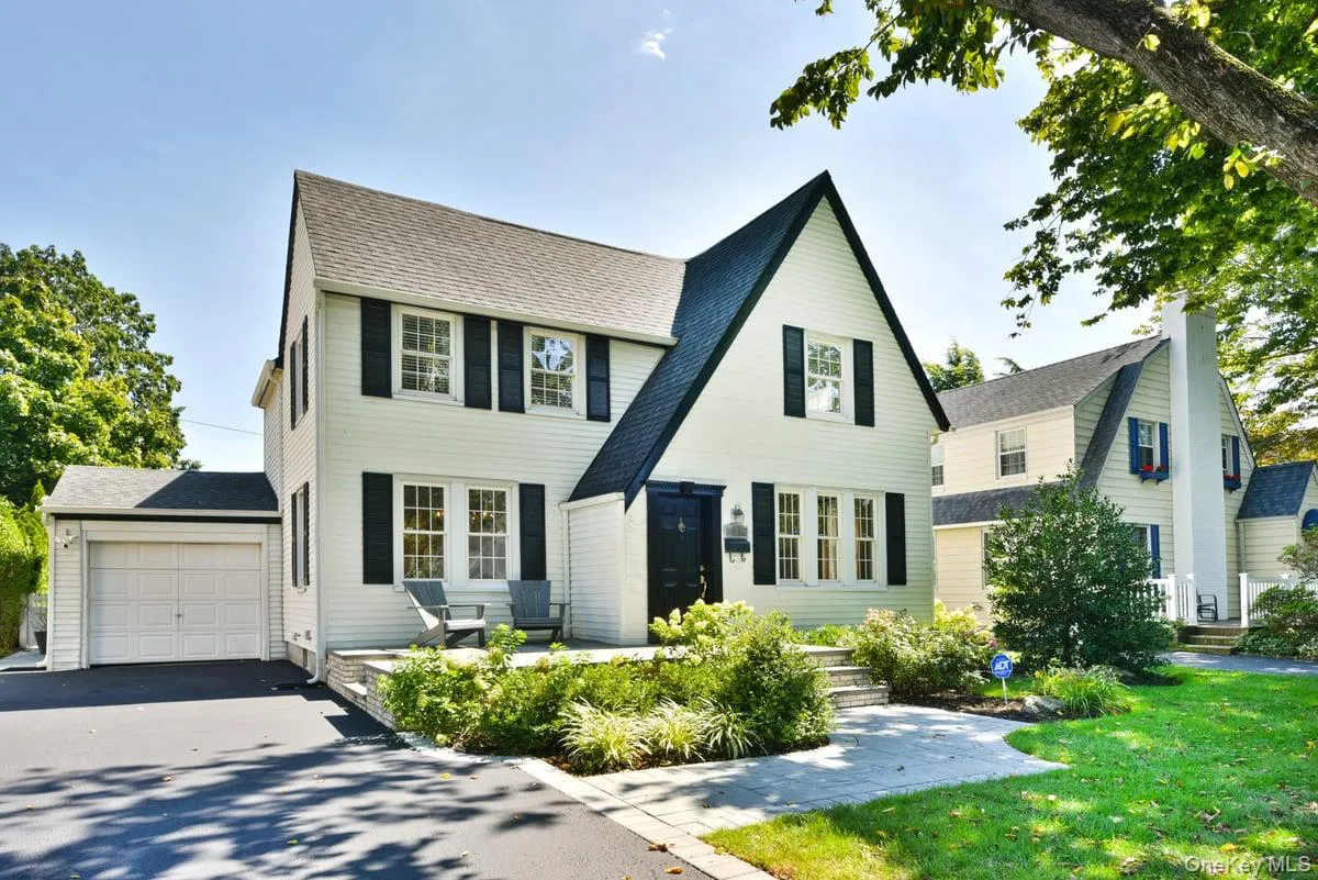 Exterior of 162 Elton Road, Stewart Manor, NY 11530