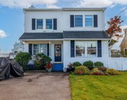 44 Lyndale Court, Shirley image