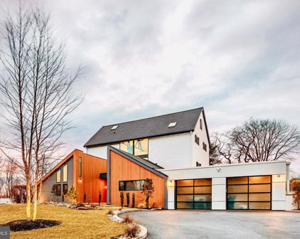 10 Pineview Dr, Media