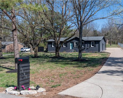 1293 Webb Rd, Lewisburg