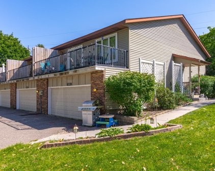 3198 Cleveland Avenue N, Arden Hills