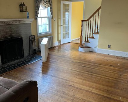 21 W 2nd Street, Freeport