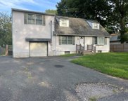 41 Handsome Ave, Selden image