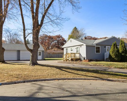 208 Keith Drive, Circle Pines