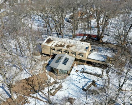 21 E Oaks Road, North Oaks