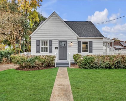 2111 Abbey Road, East Norfolk