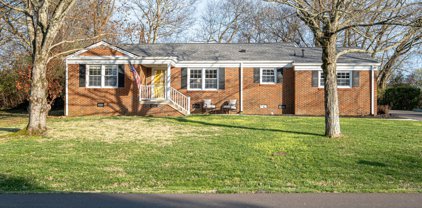 402 Shawnee Dr, Columbia