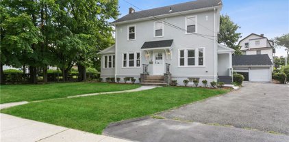 52 Lynton Place, White Plains