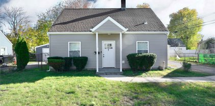 7 Holly Lane, Westbury