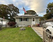 135 Eleanor Avenue, Mastic image