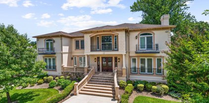 8925 Brook Rd, Mclean
