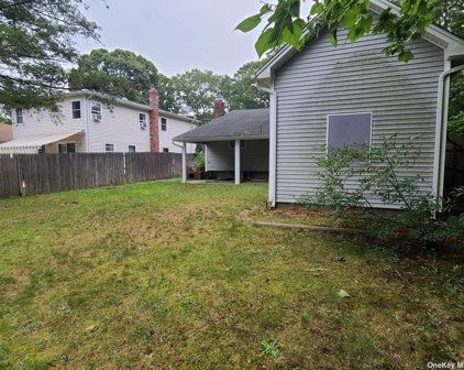 288 Magnolia Drive, Selden