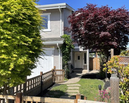 124 Falmouth CT, Aptos