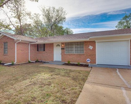 300 Westwood  Drive, Euless