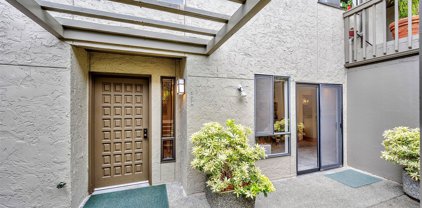 5831 NE Parkpoint Drive Unit #G-105, Seattle