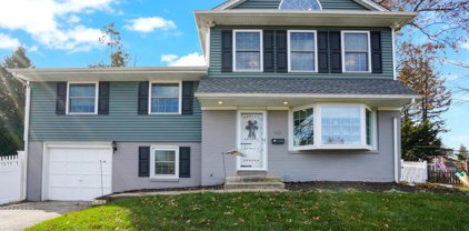 48 Overhill Cir, Media