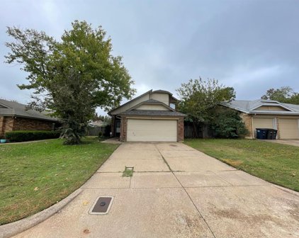 7520 Down Hill  Drive, Fort Worth