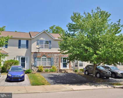 438 Madison Dr, Shrewsbury
