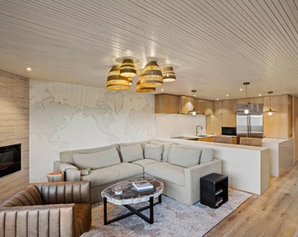 125 Surf WAY 331, Monterey