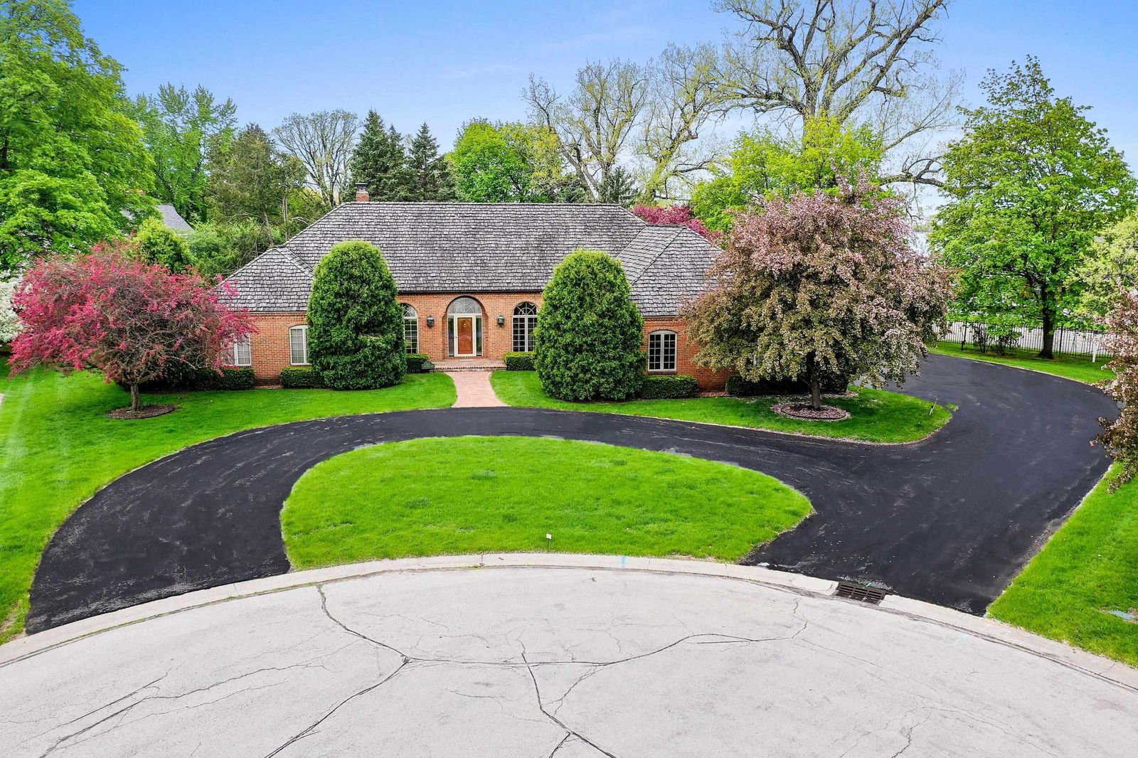 321 BRAEBOURNE Court, Green Bay, WI 54301, 54301