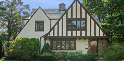 318 Heathcote Road, Scarsdale