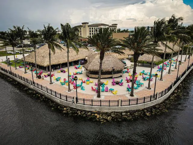 Downtown Punta Gorda shopping and dining near Seagrass