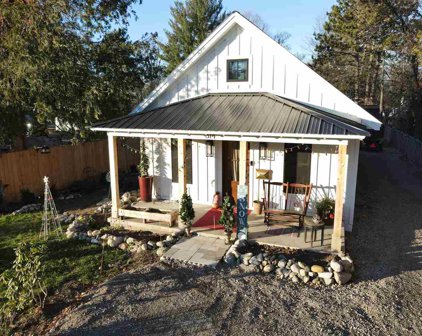 314 W Division Street, Boyne City