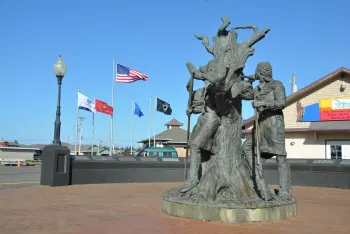 statue