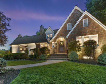 1024 S Oakcrest Rd, Arlington